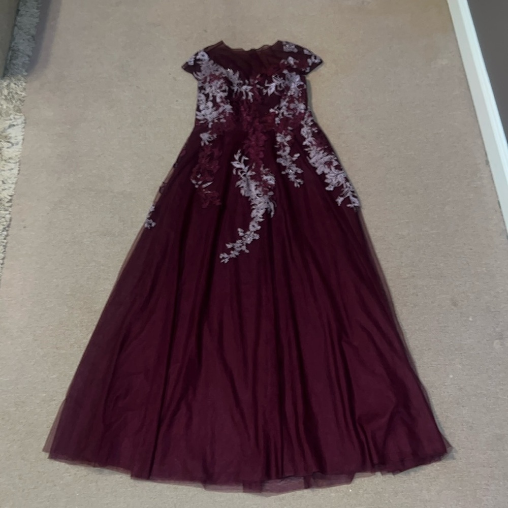 TERI JON BEADED APPLIQUÉ GOWN: NEW WITH TAG